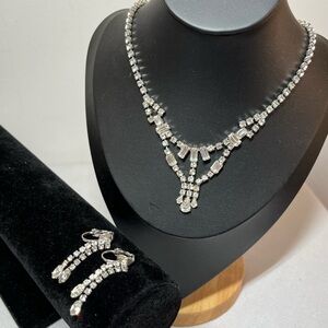 Vintage Clear Rhinestone Necklace Dangle Silver-Tone & Clip-on earrings. Sparkly
